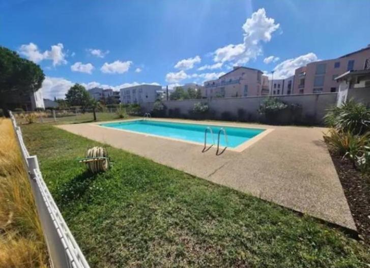 Le Courvoisy, Studio Avec Piscine, Pres Groupama Stadium Et Salle Arena Meyzieu Exterior foto
